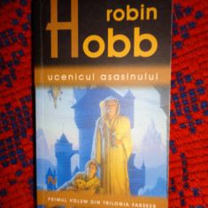 Ucenicul asasinului - Robin Hobb / primul volum din trilogia Farseer /ed.nemira