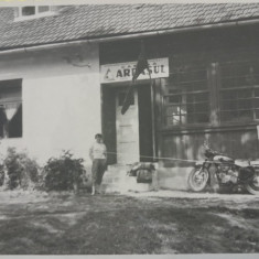 1962, Foto veche Cabana ARGESUL, motocicleta, propaganda comunista, turiism