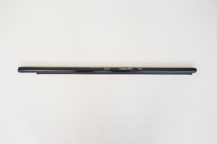 Chedar geam ușă st&acirc;nga față MERCEDES-BENZ E W211 2004 1845436