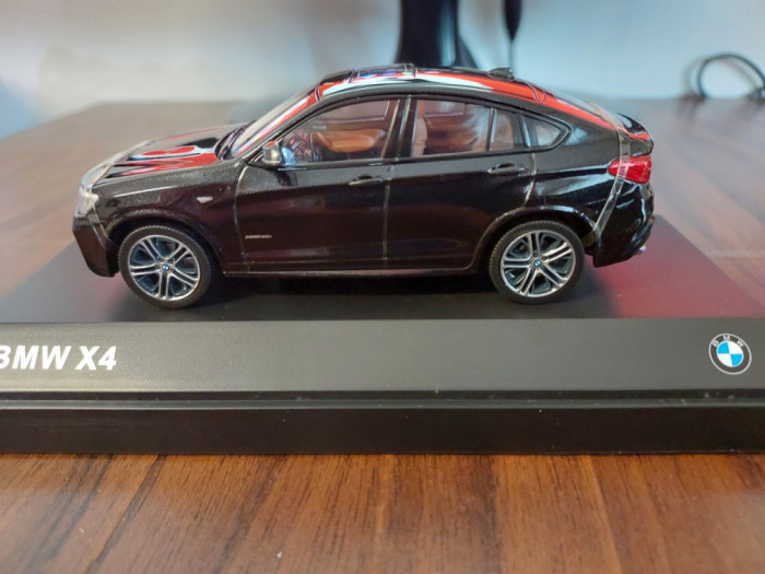 Macheta BMW X4 F26 2014 negru met. - Herpa, 1/43, noua.