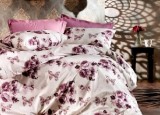 Cumpara ieftin Lenjerie de pat pentru o persoana cu husa elastic pat si fata perna dreptunghiulara, Liliac, bumbac ranforce, gramaj tesatura 120 g/mp, multicolor