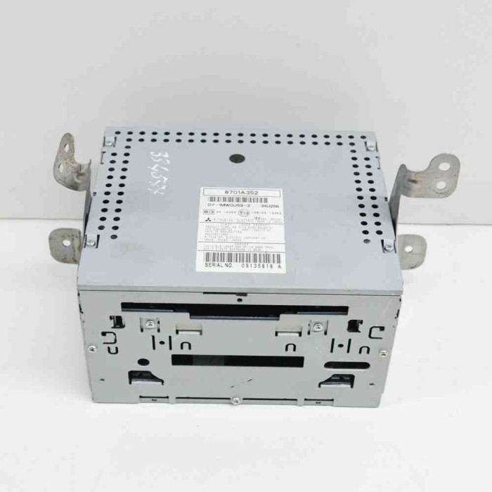 Unitate radio CD MITSUBISHI OUTLANDER II CW_W 2010 OEM: DU-1MW0U59-2,10R-0310052,8701A352,E130310052