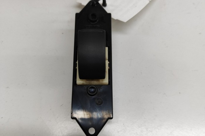 Buton geam ușă st&acirc;nga spate MITSUBISHI COLT VI Z3_A, Z2_A 2007 OEM: MR587944,C8D-D411M-B | 29903794