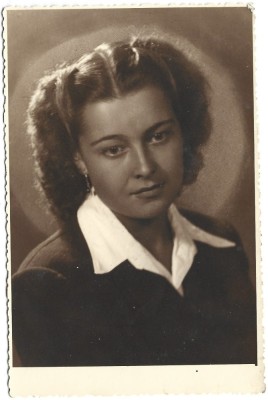 P1916N Portret de t&amp;acirc;nără, 1942, Toplița foto