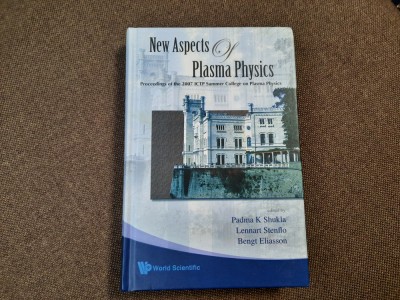 Padma Shukla - New Aspects of Plasma Physics foto