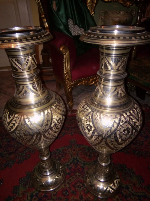 Set de 2 superbe vaze din bronz masiv de dimensiuni impresionante
