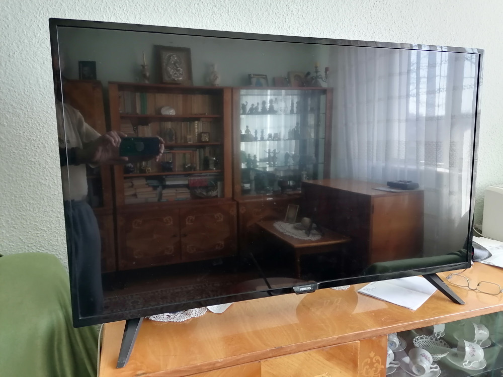 TV Philips 43PFT4112/12 cu ecran fisurat, toate functiile valide, fara  imagine. | arhiva Okazii.ro