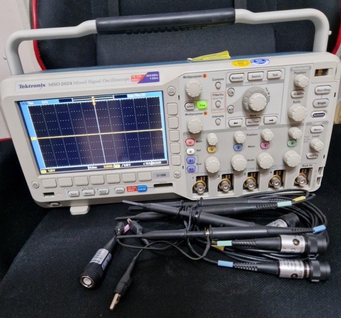 Tektronix MSO 2024 Mixed Signal Oscilloscope