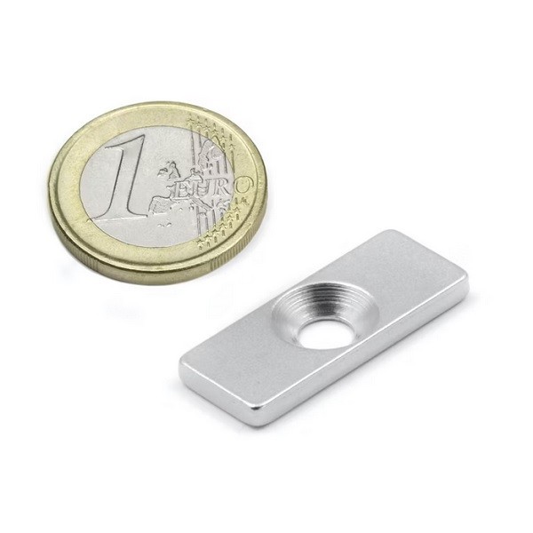 Placuta metalica cu gaura ingropata, 30x12x3 mm