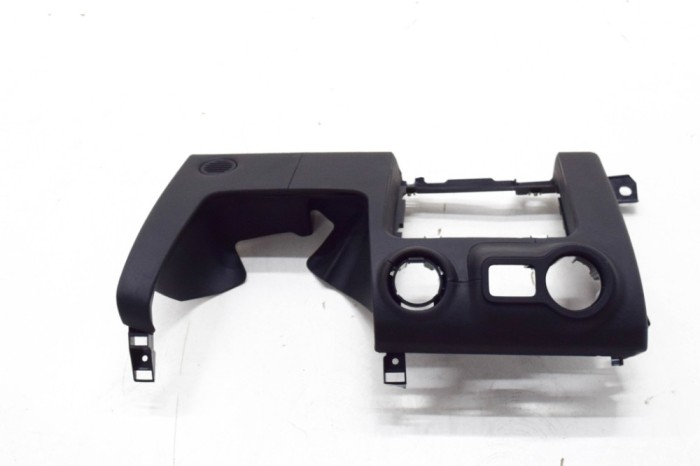 Ornament inferior planșa de bord MASERATI GHIBLI M157 2015 OEM: 670012666,105821885C,FA00AAG91359 12165836