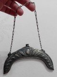 Partea metalica a posetei cu maner alpacca argintata, Ornamentale