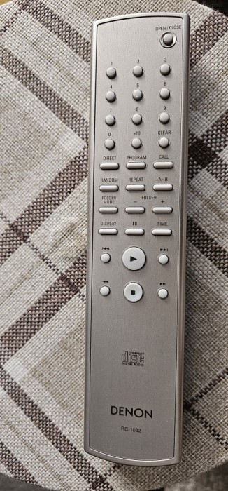 TELECOMANDA DENON RC-1032 ORIGINALA , FUNCTIONEAZA .