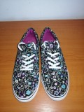 Pantofi tenisi negrii de panza de vara Vans de dama fete panza neagra cu model floral albastru roz galben mov 37