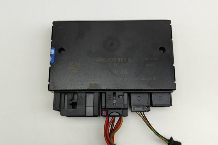 Unitate de control c&acirc;rlig de remorcare AUDI Q7 4M 2017 OEM: 4M0907383D 30324023