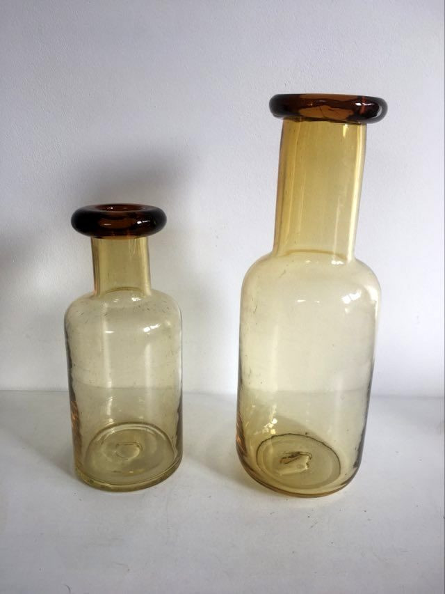 Lot 2 vaze de sticla suflata, art deco, deosebite, 23 cm si 31 cm inaltime  | Okazii.ro