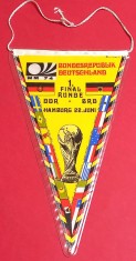 Fanion de colectie-meci fotbal DDR (Germania Democrata) - RFG (Germania Federala) Campionatul Mondial 1974