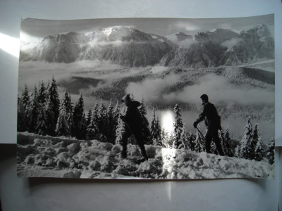 Poza de mari dimensiuni cu peisaj montan iarna foto