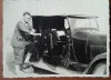 Fotografie, barbat cu autoturism, perioada interbelica