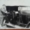 Fotografie, barbat cu autoturism, perioada interbelica