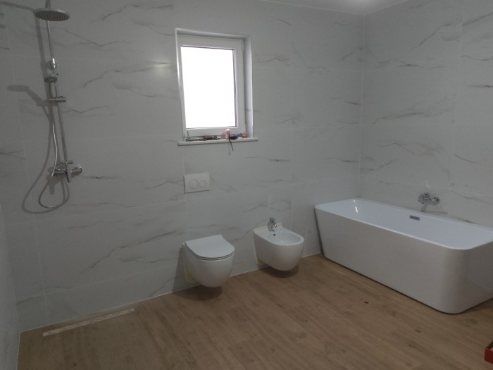 Executam instalații sanitare și termice