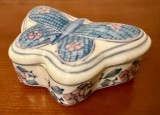 CASETA CU CAPAC DIN PORTELAN DECORAT SUB GLAZURA- MADE IN CHINA L13CM