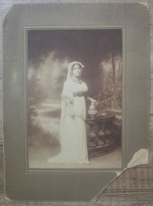 Amintire de la Balul Costumat dat in Caracal// fotografie pe carton 1912