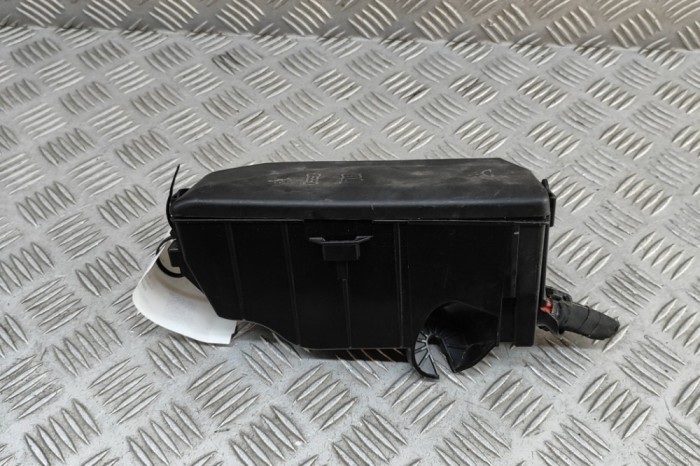 Modul panou de siguranțe VW T-CROSS C11 2024 OEM: 2Q0927165A,2Q0937132A,2Q0941828E 31402865