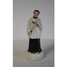 Statueta 9,5 cm din portelan Franta - tematica catolica - sfarsit de secol XIX