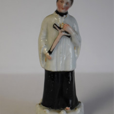 Statueta 9,5 cm din portelan Franta - tematica catolica - sfarsit de secol XIX