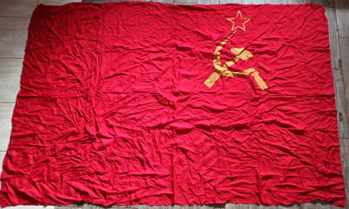 Steag din matase cu stema CCCP, perioada comunista, dimensiuni impresionante
