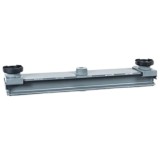 Traversa pentru cric de canal cu un piston