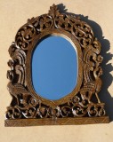 OGLINDA DE PERETE SCULPTATA IN LEMN
