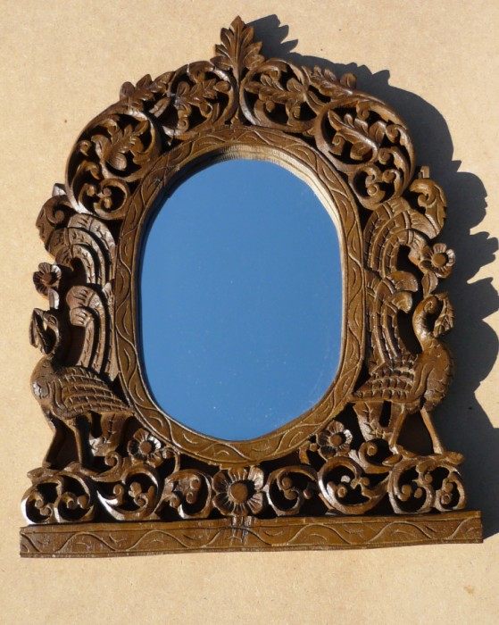 OGLINDA DE PERETE SCULPTATA IN LEMN
