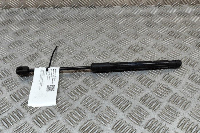 Amortizor capota dreapta față SKODA SUPERB III 3V3 2017 OEM: 3V0823359A | 24542361