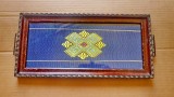 G418-Tava rustica veche Romania cusatura sau tesatura bumbac aurit rama lemn mahon cu snur aurit, sticla fata.