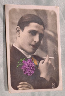 Poza domn cu tigara - fotografie tip carte postala - fotografie veche Romania, datata anul 1935 foto