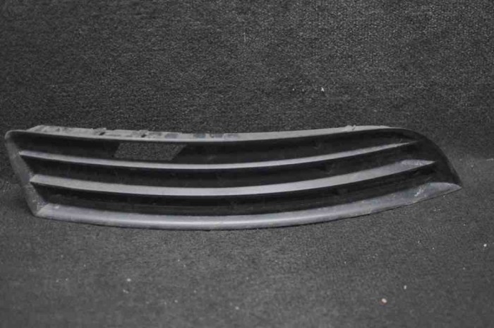 Grila dreapta față VW PASSAT Variant B6 3C5 2010 OEM: 3C0853666 2126388