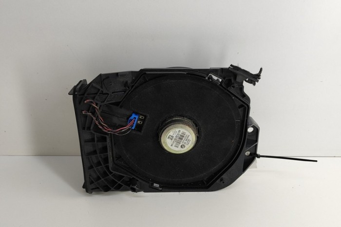 Subwoofer podea st&acirc;nga BMW 2 Coupe F22, F87 2014 OEM: 9210147 28820447