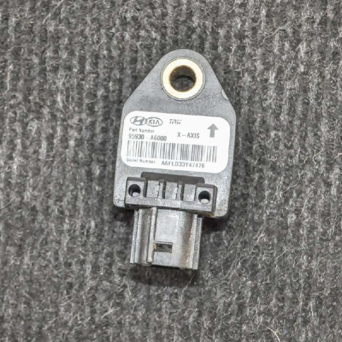 Senzor de impact dreapta față KIA CEE\&#039;D JD 2016 OEM: 95930-A6000 | 3971787