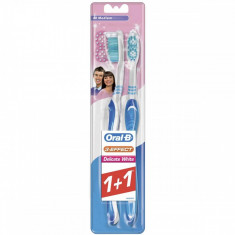 Periuta de dinti manuala Oral-B Delicate White 3 Effect 40 medium 1+1 gratis foto