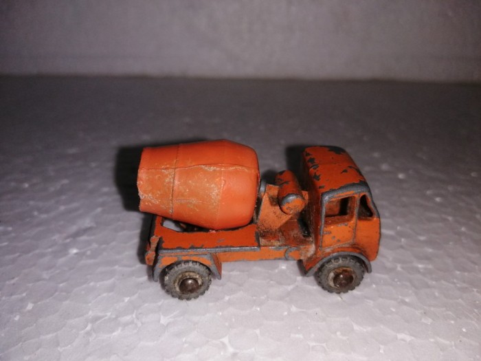 bnk jc Matchbox 26a E.R.F Cement Mixer