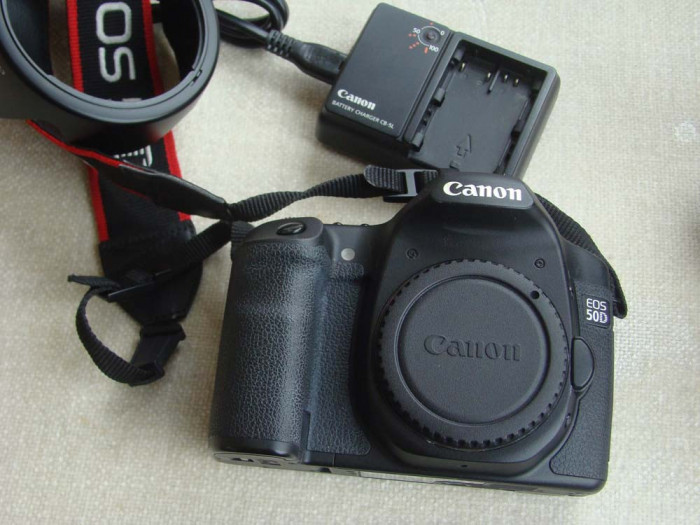 Aparat Foto CANON EOS 50D Body - Incarcator Original + 3 Aku