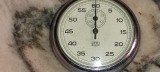 Cronometru mecanic - U.M.F. RUHLA made in rdg - DEFECT - se opreste la secunda 5 - diametrul - 53 mm