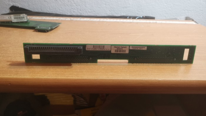 HP 305443-001 SCSI BACKPLANE BOARD USED