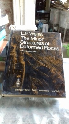 THE MINOR STRUCTURES OF DEFORMED ROCKS - L.E. WEISS (STRUCTURA MINERALA A ROCILOR DEFORMATE) foto