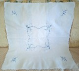 Fata de masa Vintage din bumbac cu broderie mecanica- Flori Albastre