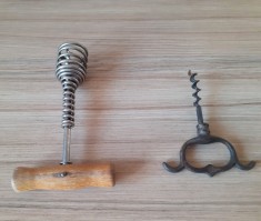 Vand doua tirbusoane vechi de colectie