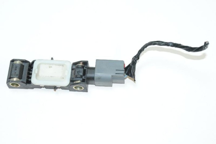 Senzor de impact dreapta spate JEEP GRAND CHEROKEE III WH, WK 2007 OEM: 04671779AC 2230192