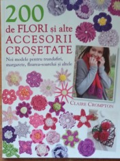 200 de flori si alte accesorii crosetate Claire Crompton