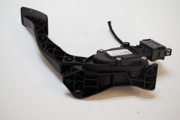 Pedala de accelerație OPEL CASCADA W13 2013 OEM: 13252704 3222304